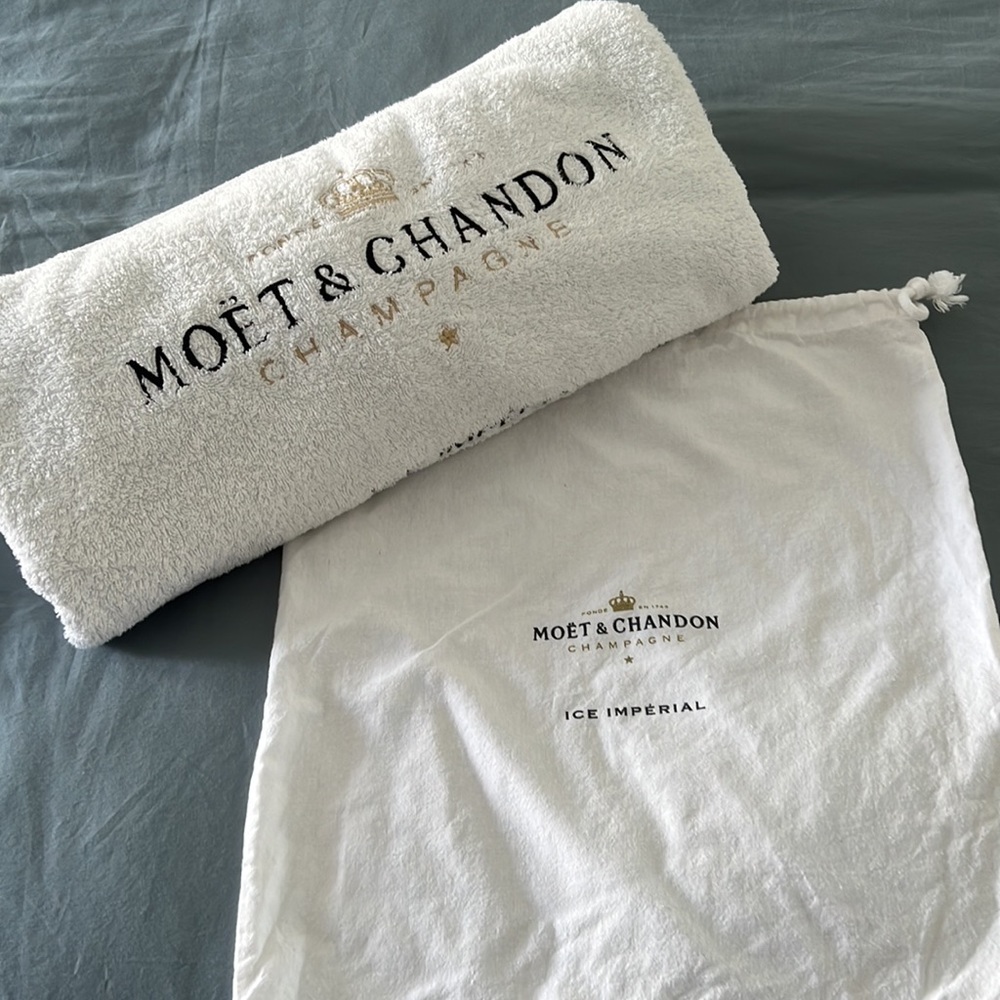 Beach bath towel white Moët & Chandon champagne